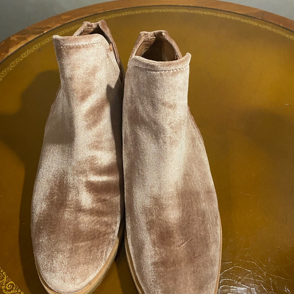 Dolce Vita velvet bootie - Picture 2 of 5
